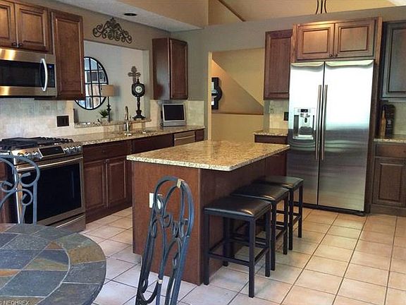 4th image of 305 Blair Cir