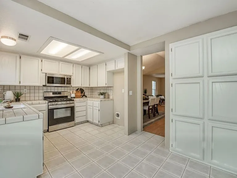 2559 Dennis Ave — Photo 14