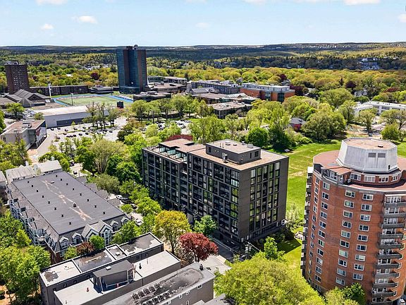 3rd image of 1048 Wellington St #401