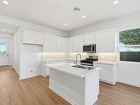 4th image of 17927 W LONG LAKE Road