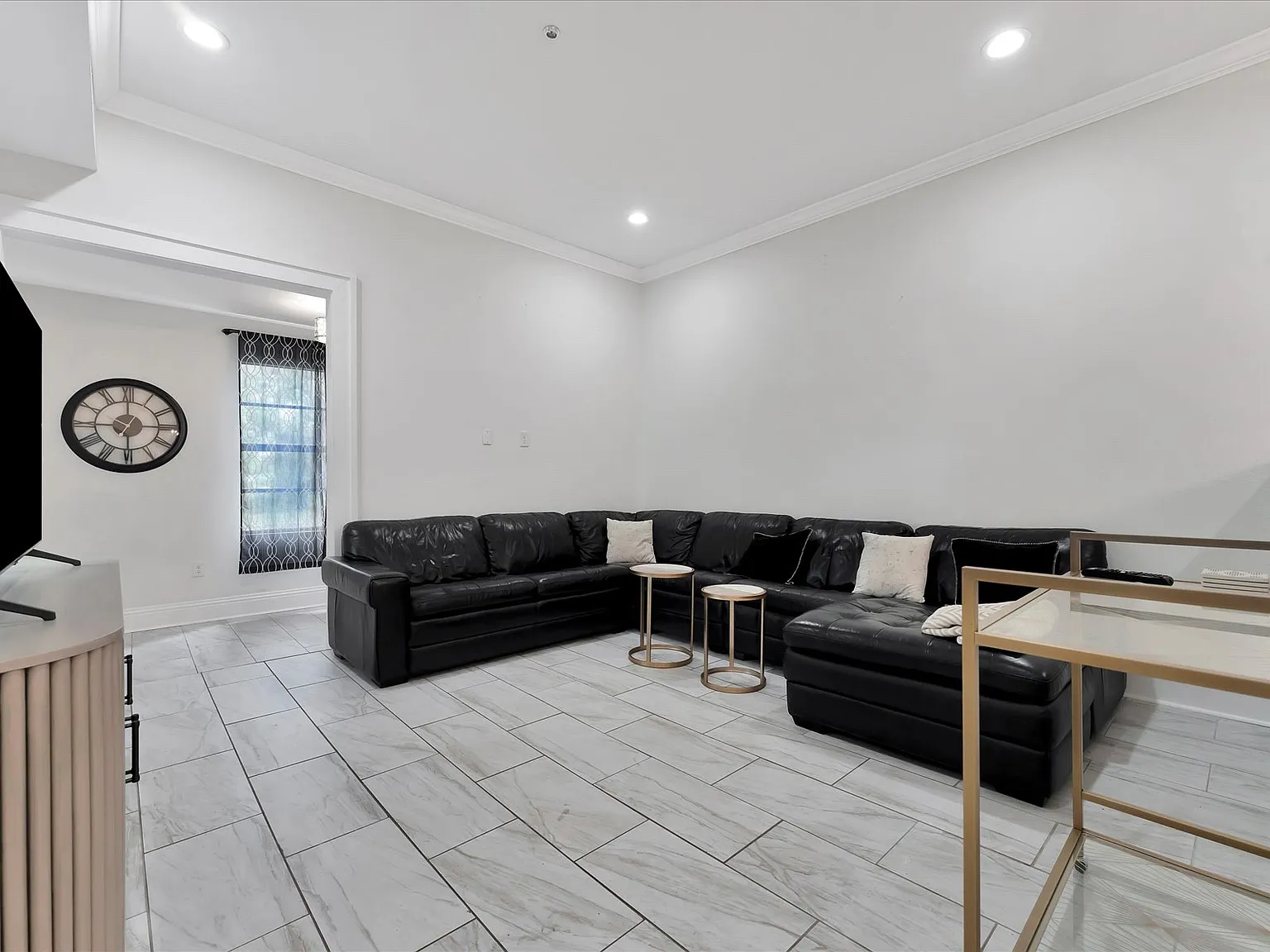 1805 N Mitchell Ave — Photo 4