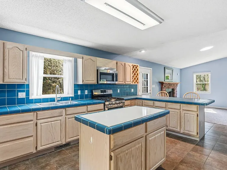 105 Goldfinch Ln — Photo 8