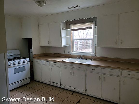 2nd image of 1176 Stubbins St #B