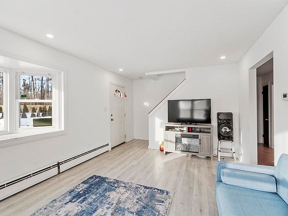 3rd image of 97 Kenwood Rd