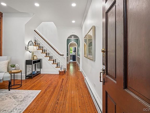 3rd image of 106 N Plum St