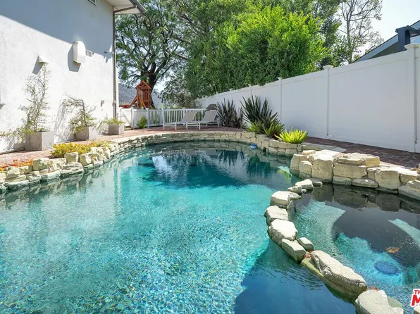 2324 Banyan Dr, Los Angeles, CA 90049