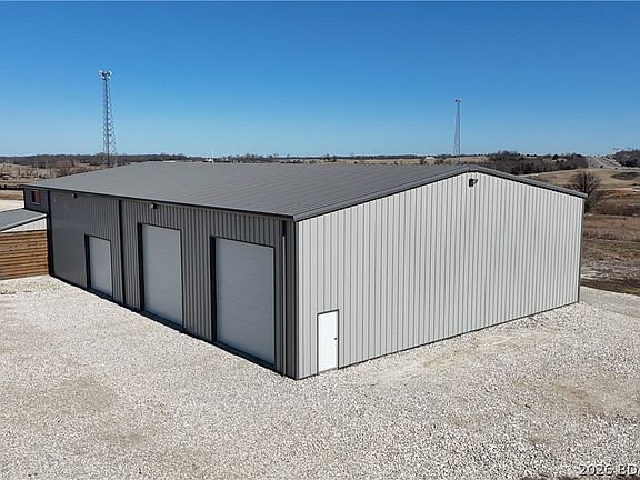 3rd image of 1196 S View Rd