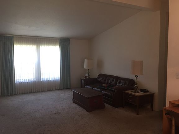 2nd image of 610 NW Cliff Ave