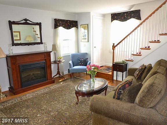 3rd image of 137 N Columbus St