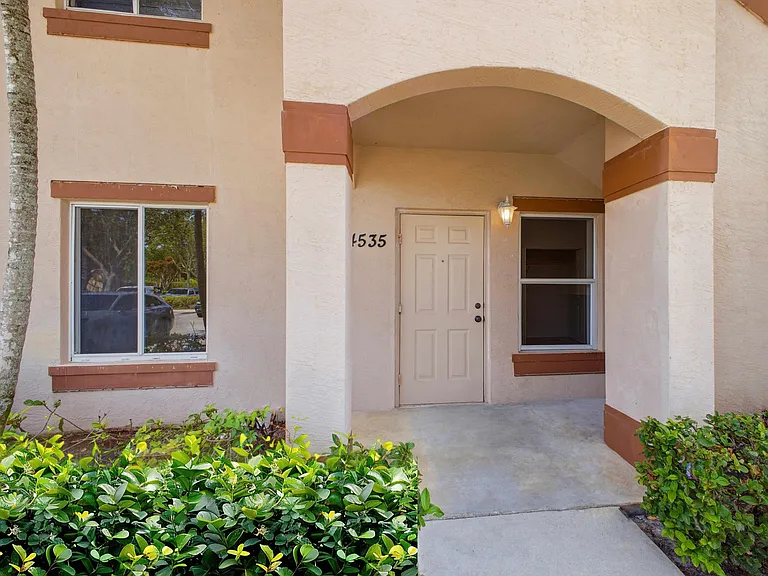 4535 Oak Terrace Dr — Photo 3