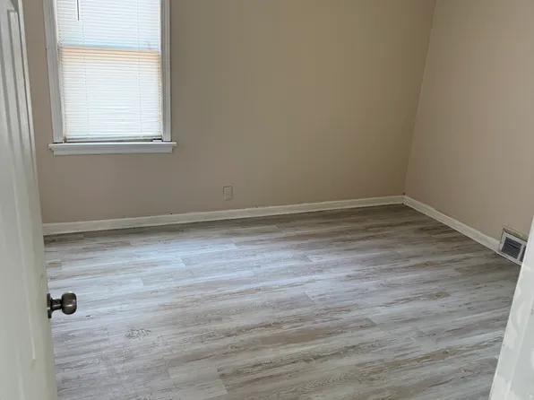 4904 N 49th St, Milwaukee, WI 53218