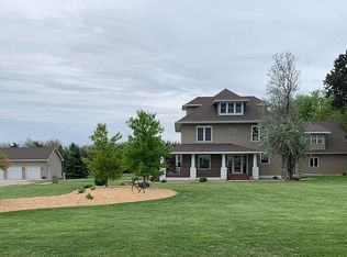 1902 E 15th Rd, Aurora, NE 68818