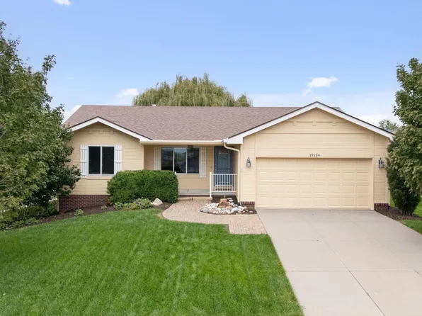 19124 Lake St, Elkhorn, NE 68022
