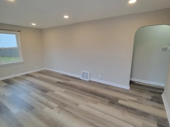 8106 Airport Rd, Saint Louis, MO 63134
