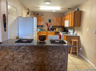 100 Dinn Dr UNIT 3, San Antonio, TX 78218