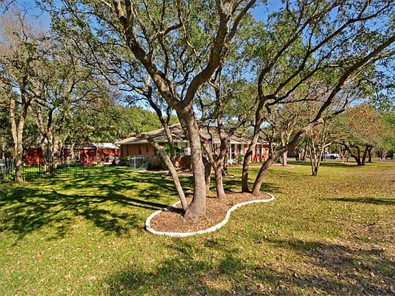 5th image of 501 W Esparada Dr