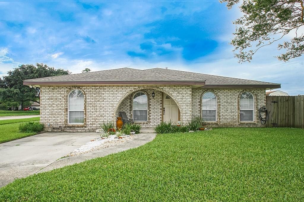 3521 Dauterive Dr, Chalmette, LA 70043 Zillow