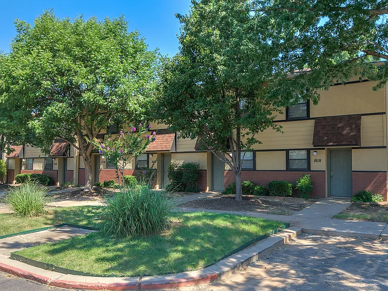 Norman Apartments — Photo 63
