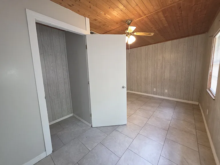 843 Grove Ave — Photo 23