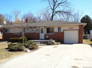 11423 Algonquin Dr, Pinckney, MI