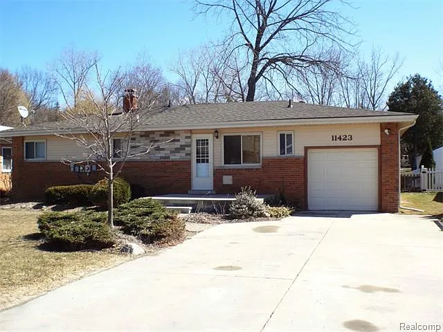 11423 Algonquin Dr photo 1