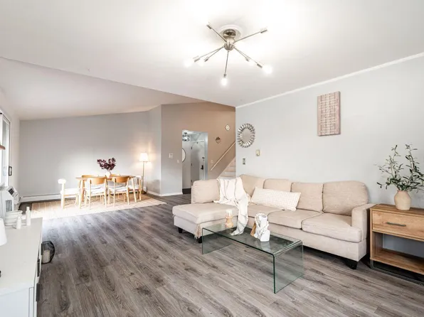 8520 West Waterford AVENUE #8, Greenfield, WI 53228
