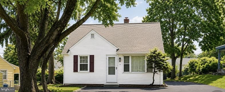 1st image of 2666 W Moreland Rd
