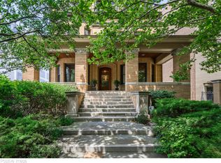 536 W Barry Ave, Chicago, IL 60657