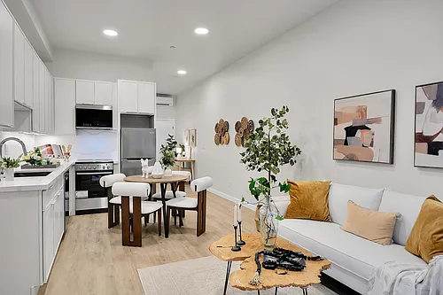 255 E Louisa St Photo 1