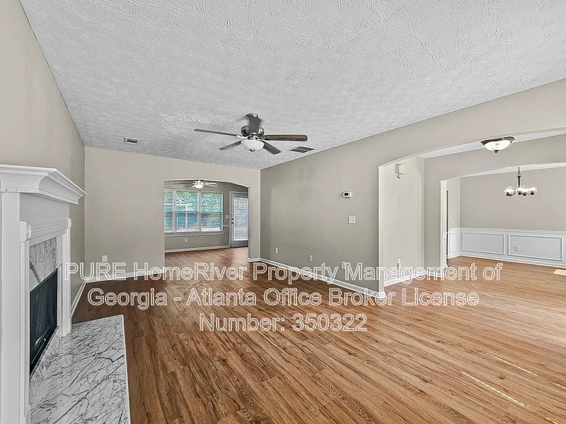 3 bed, 2.5 bath, 2142 sqft, $2,075 — Photo 3