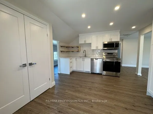 213 Pine St #1, Whitby, ON L1N 3X4