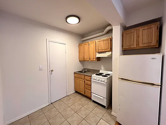 Rented by KNOCKKNOCK LLC | media 4