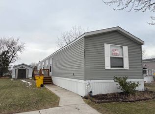 52184 Norfolk Ln, Chesterfield, MI 48051