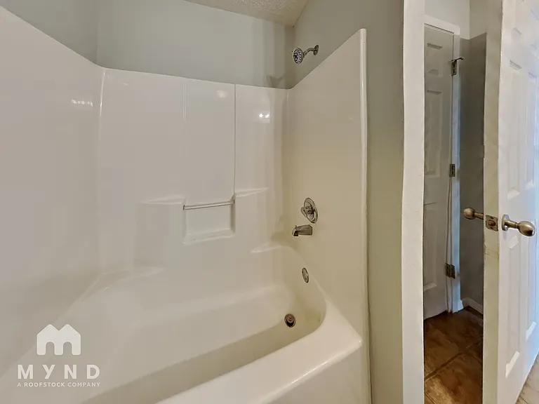 1305 S Marseilles Ave — Photo 10