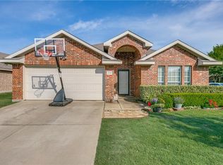 2040 Old Glory Ln, Heartland, TX 75126