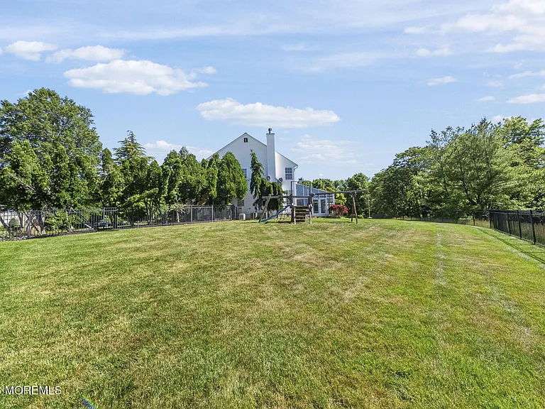 14 Heathrow Ct — Photo 51