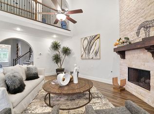 26 W Twin Ponds Ct, The Woodlands, TX 77375