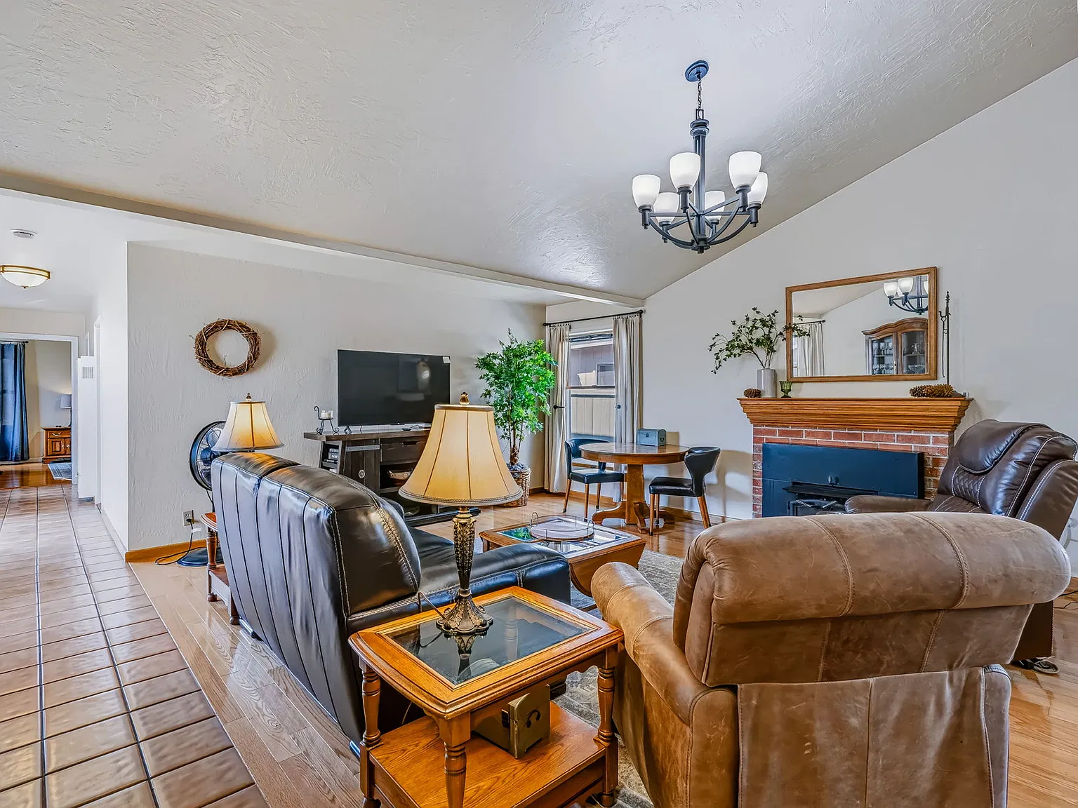 5 bed, 1800 sqft, $8,000 — Photo 3