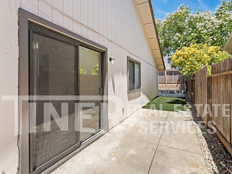 7323 Chivalry Way — Photo 15