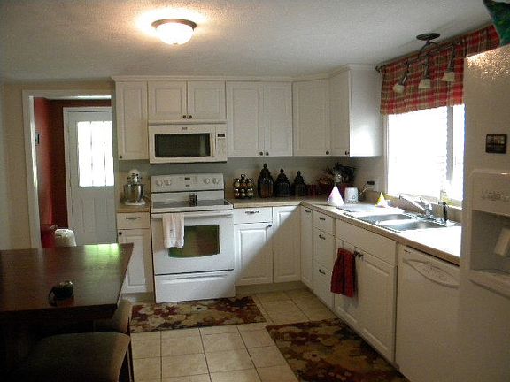 5th image of 1354 Fairview St