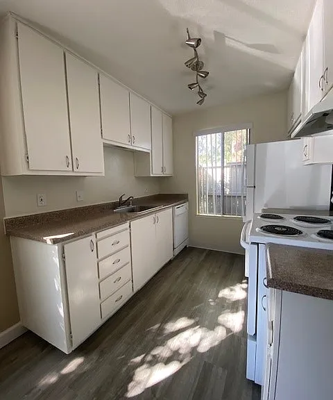 Sierra Woods Apartments — Photo 24