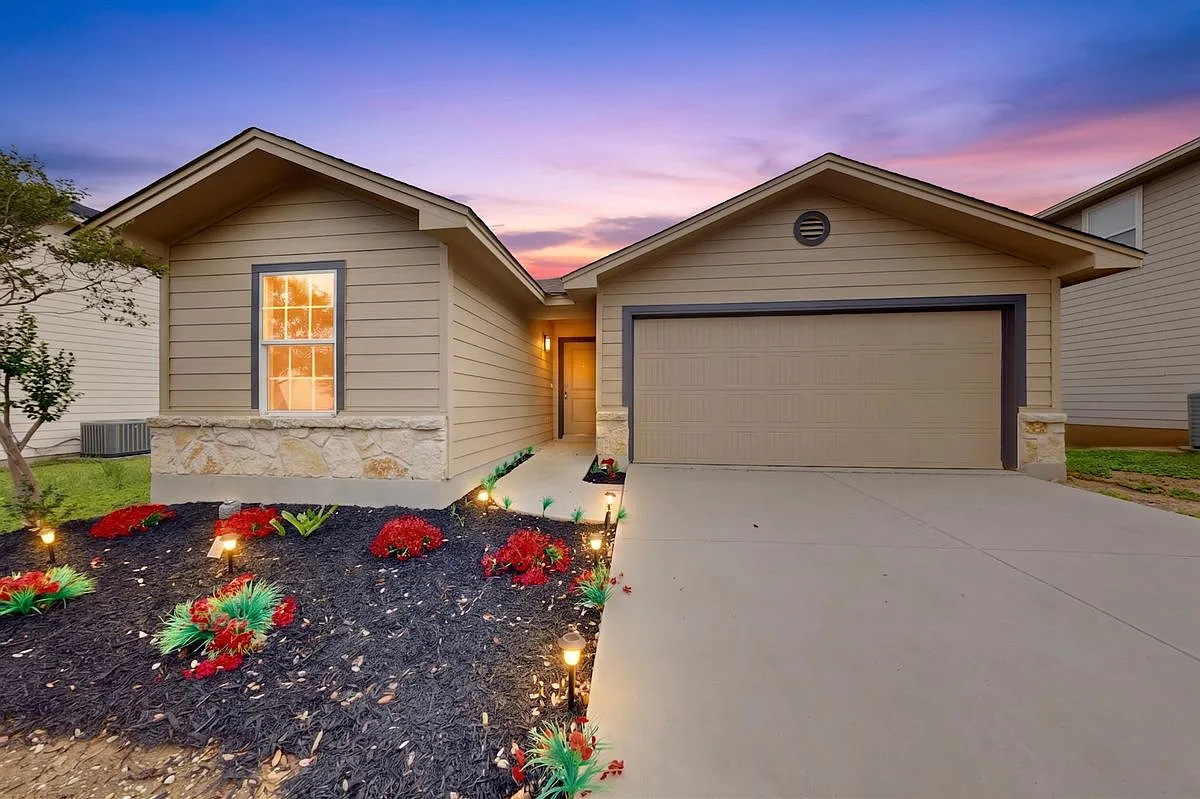 3 bed, 2.0 bath, 1276 sqft, $1,595 — Photo 1
