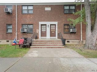 16658 17th Rd, Whitestone, NY 11357