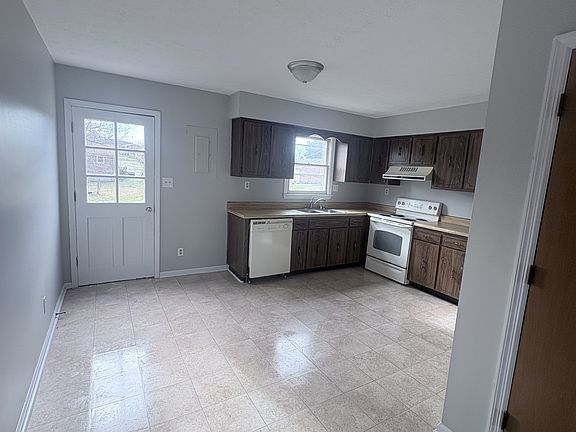 3rd image of 105 Alice Dr APT B