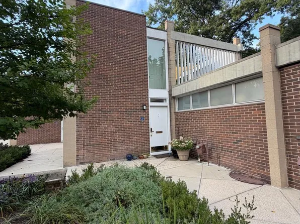 11547 Maple Ridge Rd, Reston, VA 20190