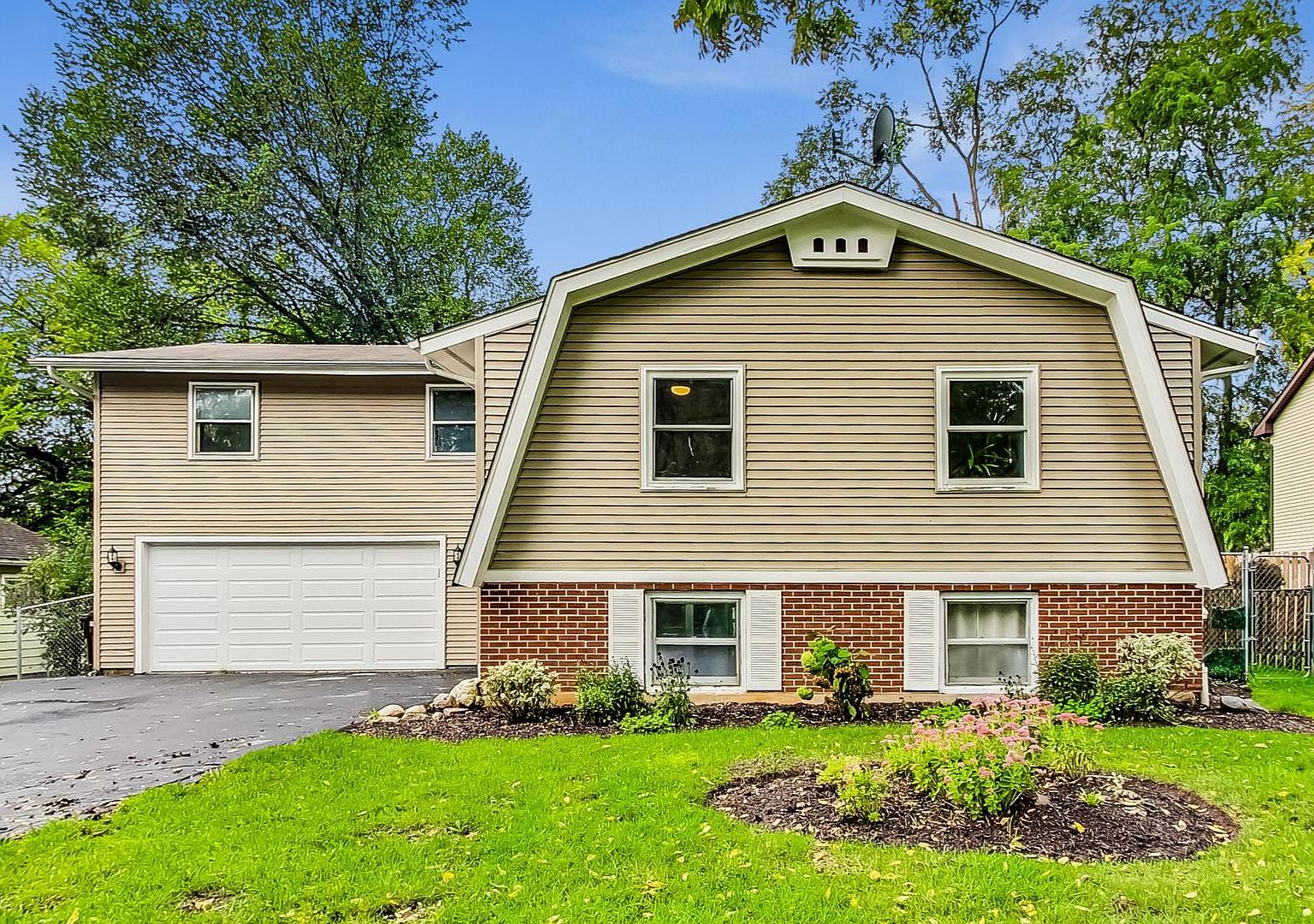 3217 Midway Dr, Island Lake, IL 60042 MLS 11876601 Zillow