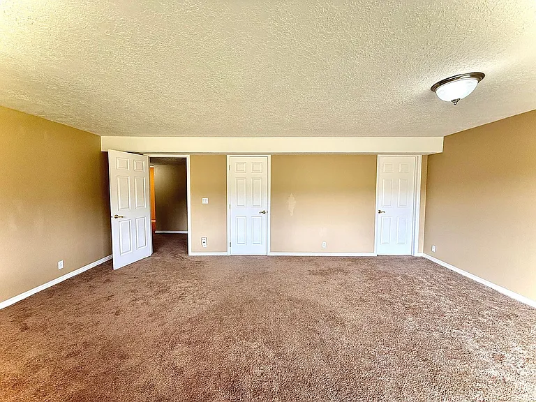 8730 N Silver Spur Rd — Photo 35