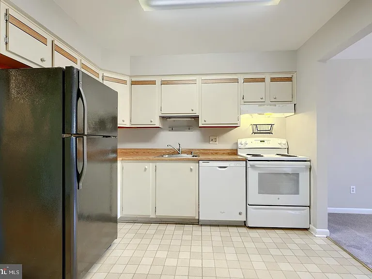 6 Mullingar Ct #301 — Photo 23