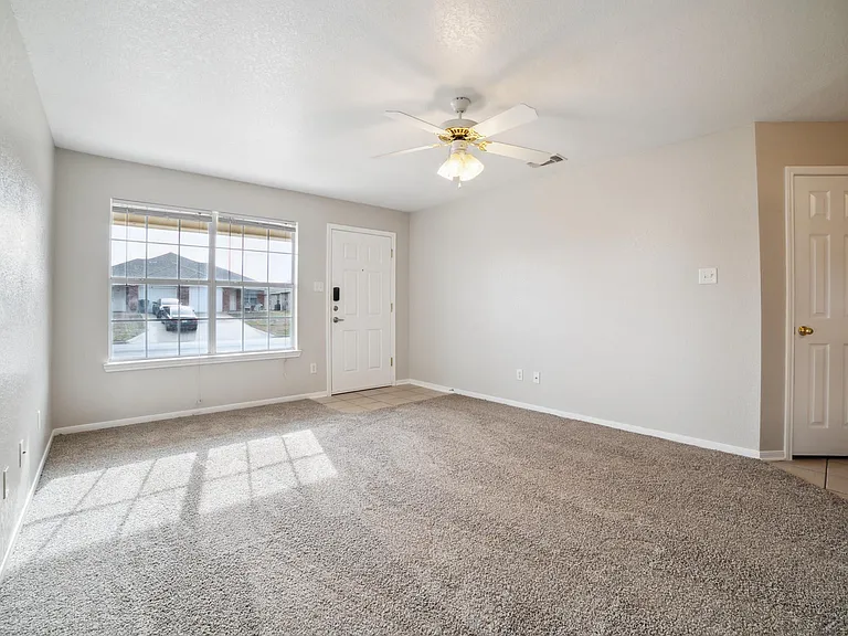 319 Cedar Ridge Dr #B — Photo 5