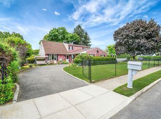 38 Charter Rd, Selden, NY 11784